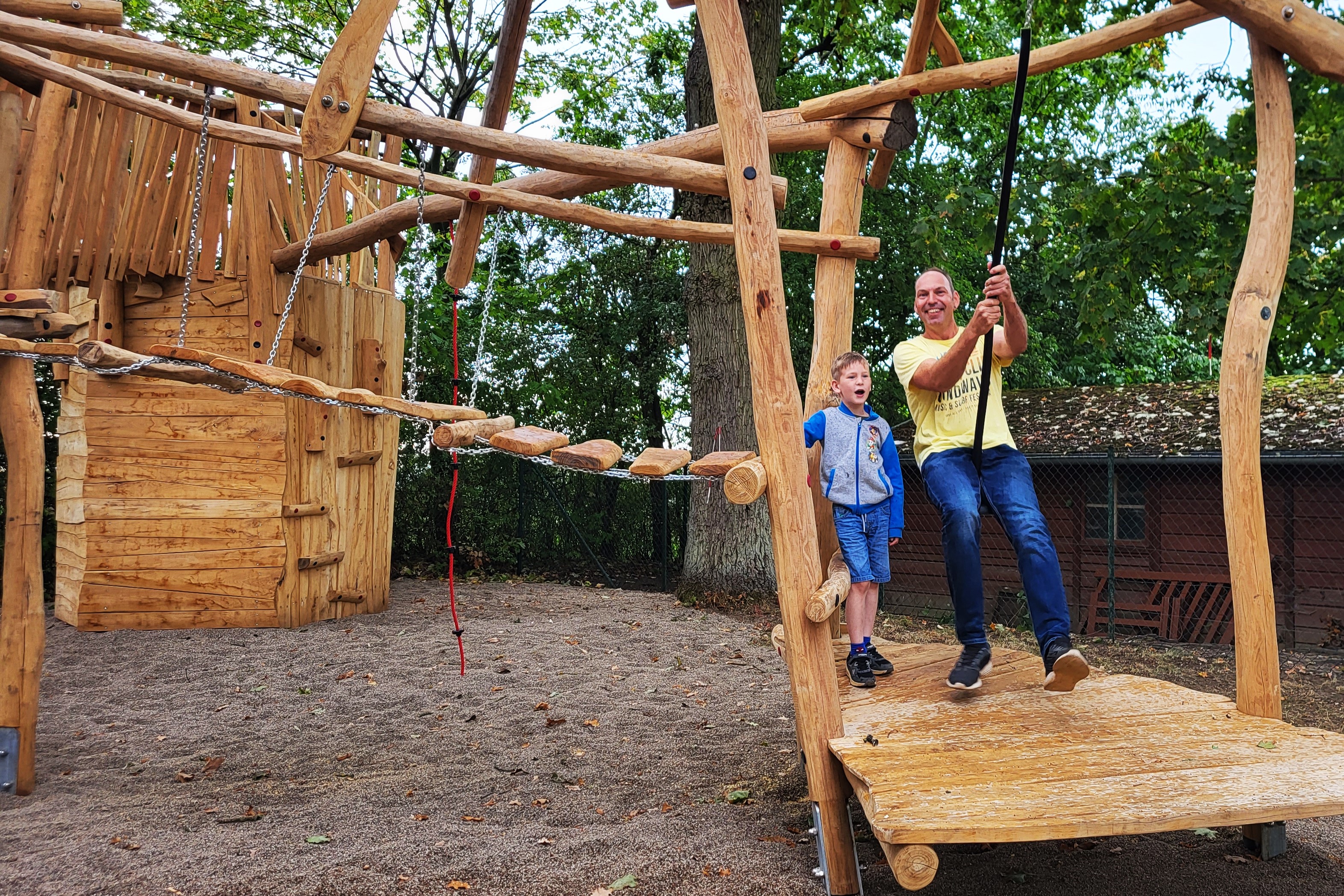 Neuer Spielplatz im Garten unserer Kinder- und Jugendhilfeeinrichtung