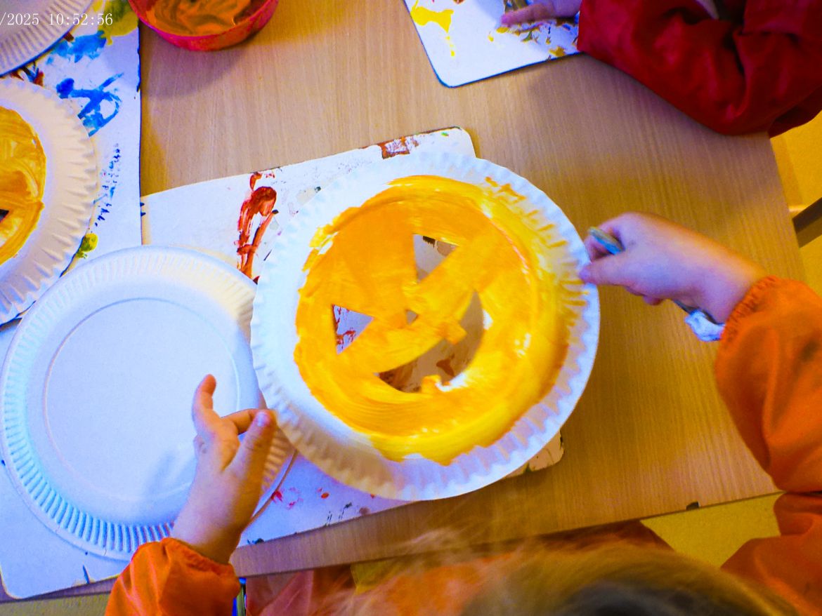 20251028_Kita-2-Kürbisfest  (24)_edited.jpg